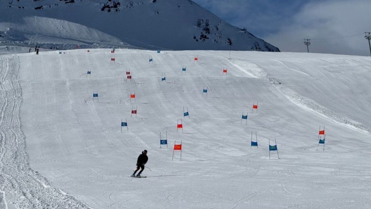De glaciar a Indoor: el calendario detrás de los jóvenes que ya compiten en el Mundial Junior de esquí