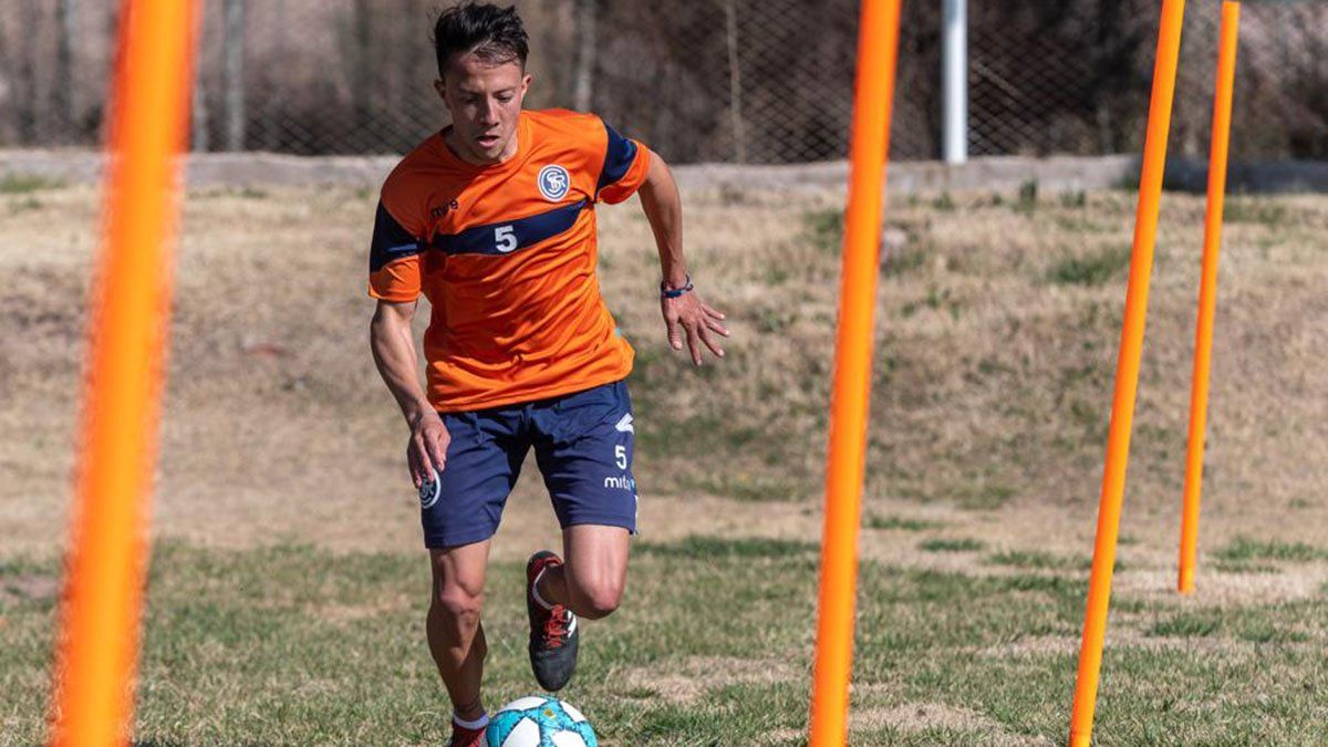 Santiago Úbeda se va de la Lepra (Foto: gentileza Prensa Independiente Rivadavia).