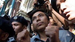 Condena de siete años de cárcel para dos periodistas de Reuters en Birmania