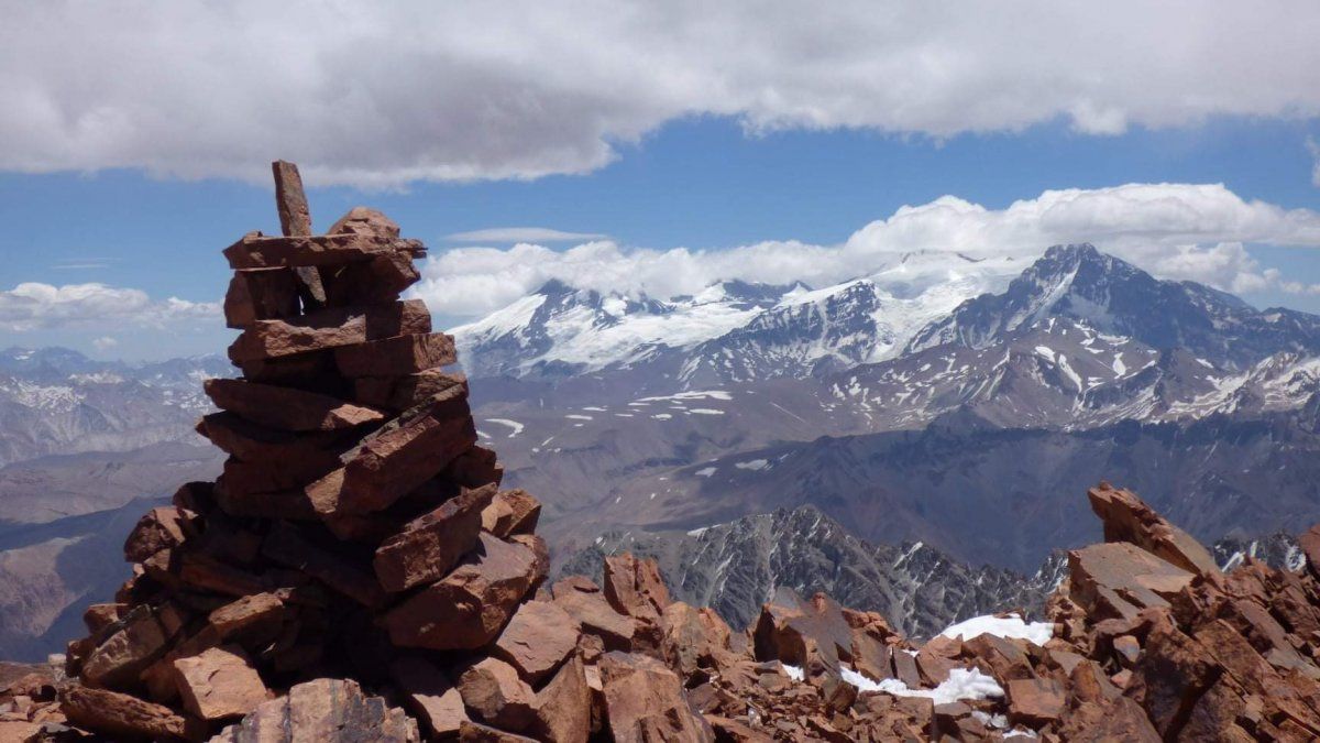 La apacheta o pirca (túmulo de pedras) donde se dejará el buzón con los testimonios de los próximos ascensos al cerro Ulises Vitale, conquistado y bautizado así el pasado 3 de diciembre del 2020.