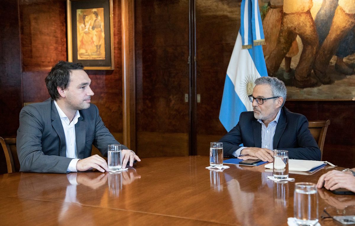Tras la reunión de Rodolfo Montero con su par de Nación, Mario Russo en el Consejo Federal de Salud, se concluyó que no se incluirá la vacuna del dengue en el calendario oficial de vacunación.&nbsp;