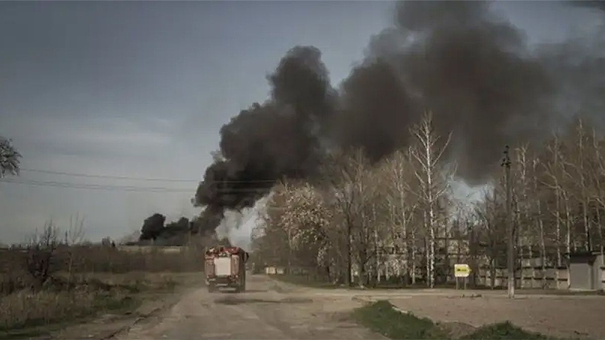 Guerra Rusia - Ucrania: La agencia de noticias AFP confirmó la información fue confirmada en el terreno y dio cuenta de que brotaba una humareda.