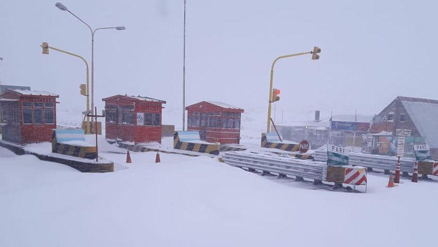 Cerró el Paso Cristo Redentor por intensas nevadas en alta montaña