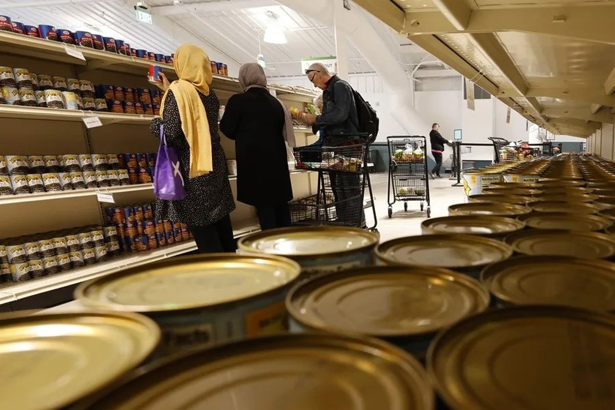 Bancos de alimentos desbordados en Miami, Florida. Instalaciones del Banco de Alimentos de Alameda, en California, Estados Unidos. Cr&eacute;dito: EFE/EPA/JOHN G. MABANGLO.