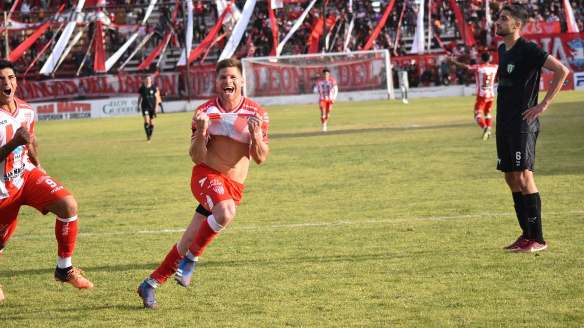 Pablo Jofré grita con el alma su gol para el Chacarero Pablo Jofré grita con el alma su gol para el Chacarero