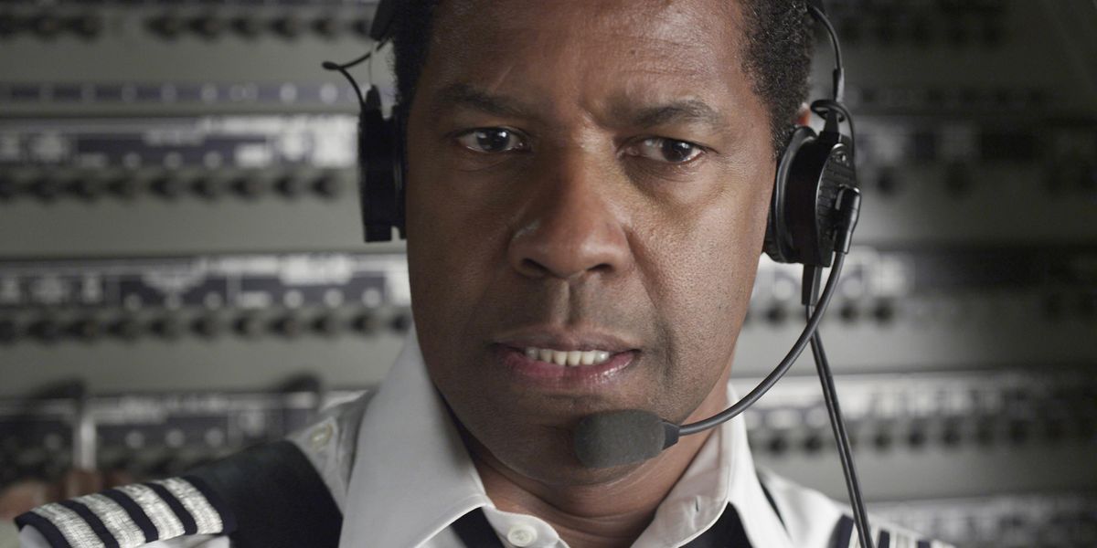 Streaming. Denzel Washington la rompe en Netflix como un heroico piloto.