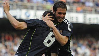 Higuaín anotó 3 en la goleada del Real Madrid a Valencia