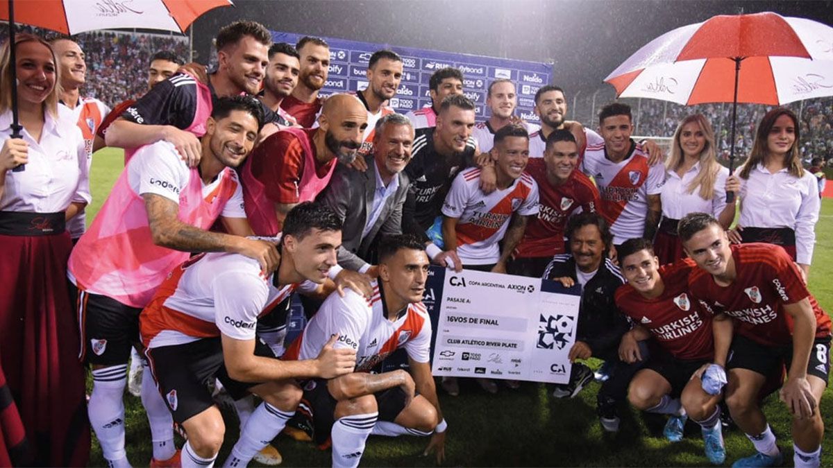 River Plate juega en mendoza con Temperley por los 16avos. de final de Copa Argentina.