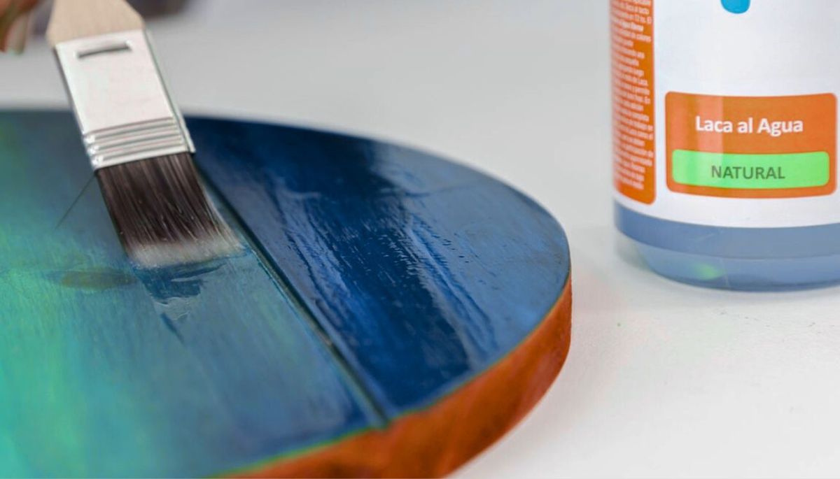 Conoce la diferencia entre la laca y el barniz. Imagen: Pexels Conoce la diferencia entre la laca y el barniz. Imagen: Pexels