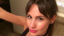 A sus 46 años, Pampita se suma a las calzas ultra XS en clave rosa empolvado y paraliza la primavera