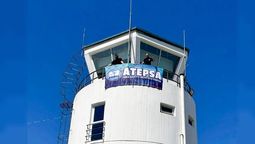 Por ahora no habrá paro de controladores áreos.