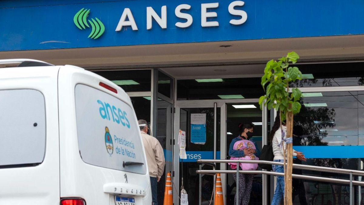 ANSES dispuso un aumento a jubilados y un incremento para las AUH y AUE