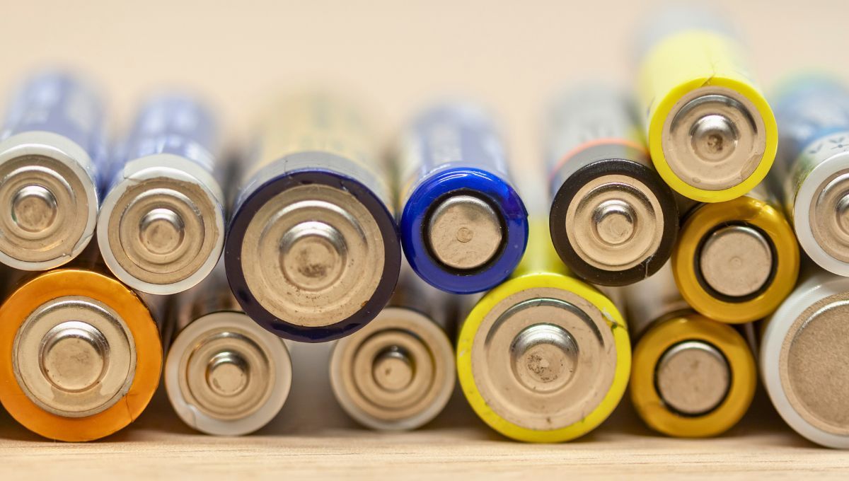 Las pilas no solo son un tesoro por los materiales que contienen, sino también porque se convierten en objetos de gran utilidad para tu hogar sin contaminar Las pilas no solo son un tesoro por los materiales que contienen, sino también porque se convierten en objetos de gran utilidad para tu hogar sin contaminar