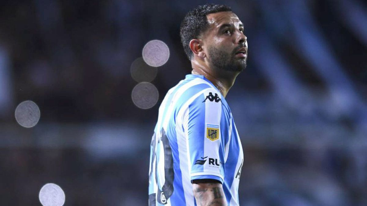 El futbolista colombiano Edwin Cardona dio positivo en un control de alcoholemia.