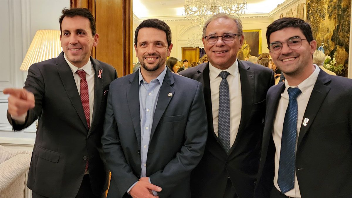 El intendente de Godoy Cruz, Tadeo García Zalazar, expondrá sobre la reducción de emisión de gases por el efecto invernadero.