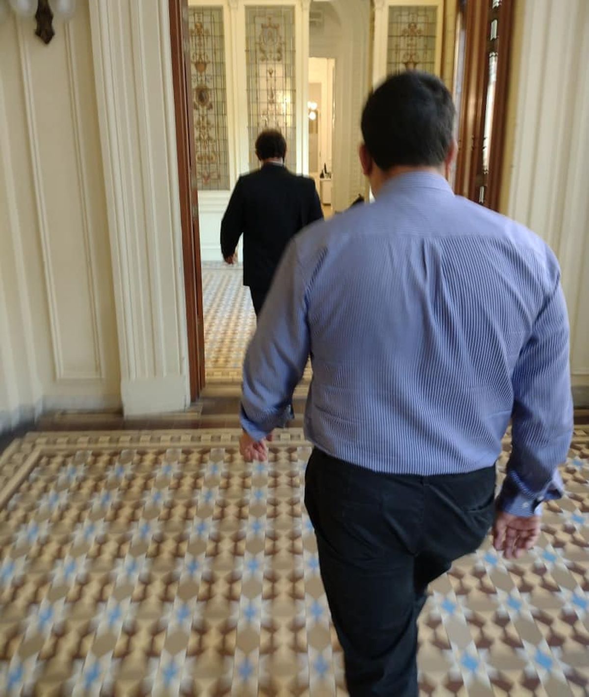 El intendente de Malargüe ingresando a la Casa Rosada.