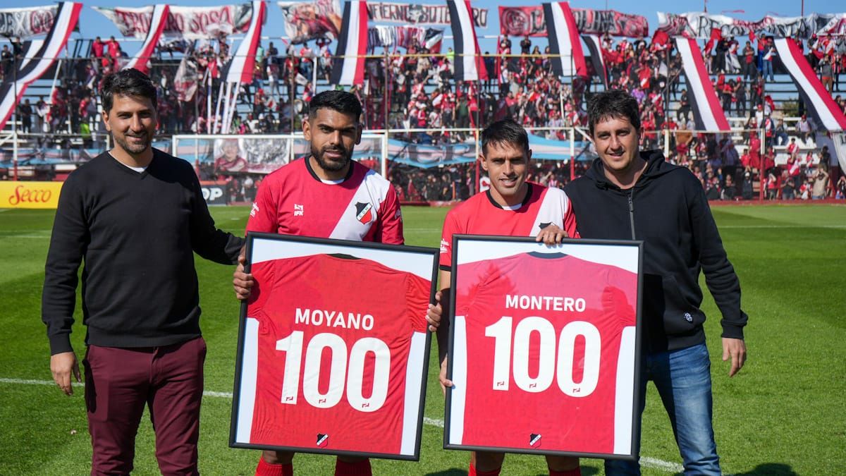 El presidente Hernán Sperdutti en el partido con Alvarado le entregó una plaqueta a Santiago Moyano y Fausto Montero por los 100 partidos con la camiseta del Deportivo Maipú. El presidente Hernán Sperdutti en el partido con Alvarado le entregó una plaqueta a Santiago Moyano y Fausto Montero por los 100 partidos con la camiseta del Deportivo Maipú.