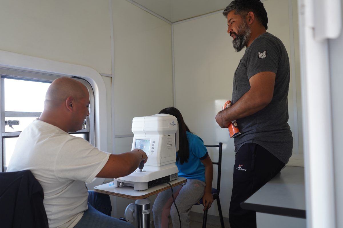 Vecinos paceños recibieron atención en salud en el Tren de Capital Humano. Vecinos paceños recibieron atención en salud en el Tren de Capital Humano.