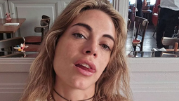 Emilia Attias estrena shorts en clave denim ultra XS y paraliza la primavera