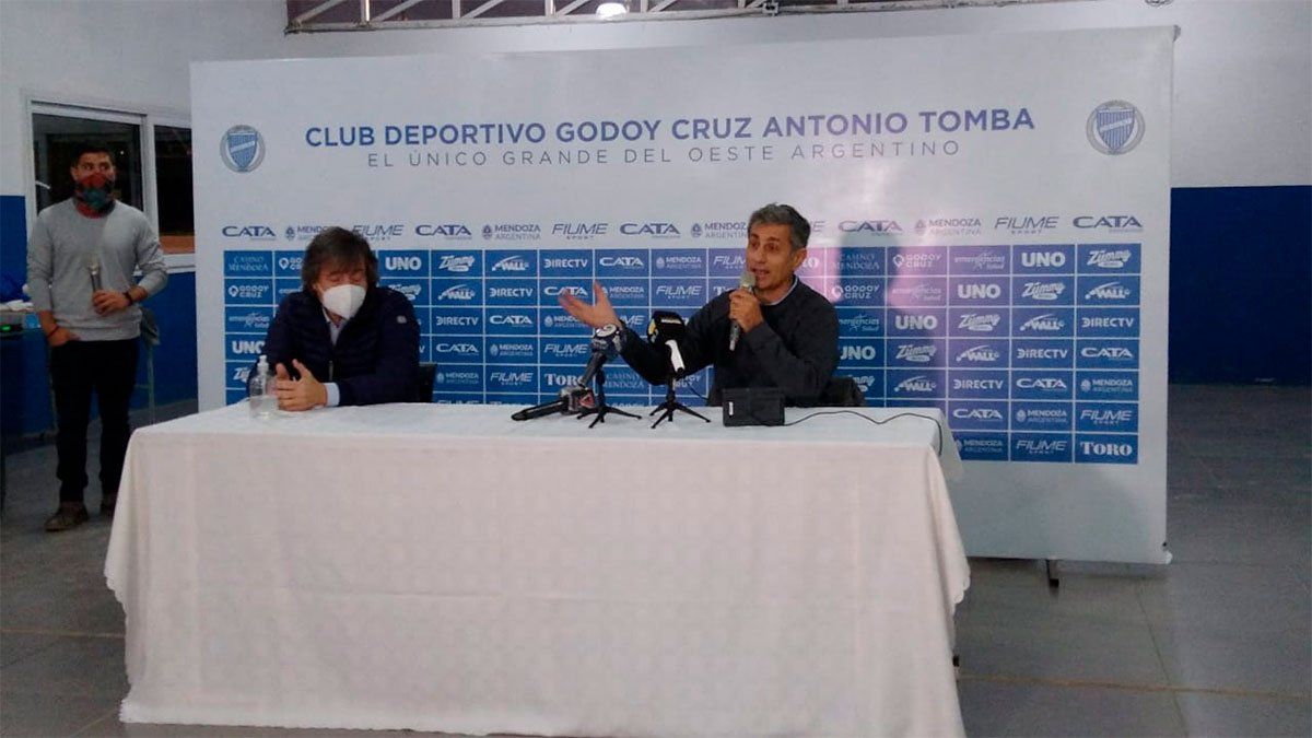José Mansur (derecha) y Alejandro Chiappini en conferencia de prensa. (Gentileza Sergio Robles/Nihuil).