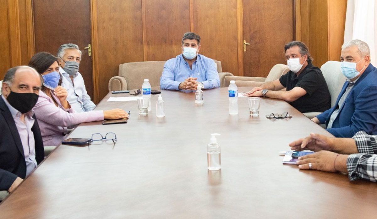 El presidente de Aprocam se reunió en Casa de Gobierno con funcionarios mendocinos para intentar destrabar el conflicto en la aduana chilena
