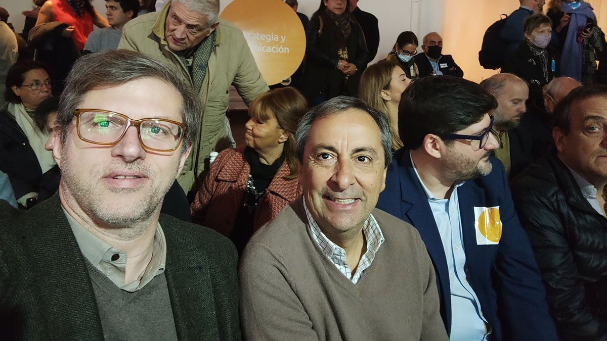 Guillermo Mosso y Enrique Thomas. El primero de ellos fue designado entre los miembros de la Comisión Especial de Poderes. Guillermo Mosso y Enrique Thomas. El primero de ellos fue designado entre los miembros de la Comisión Especial de Poderes.