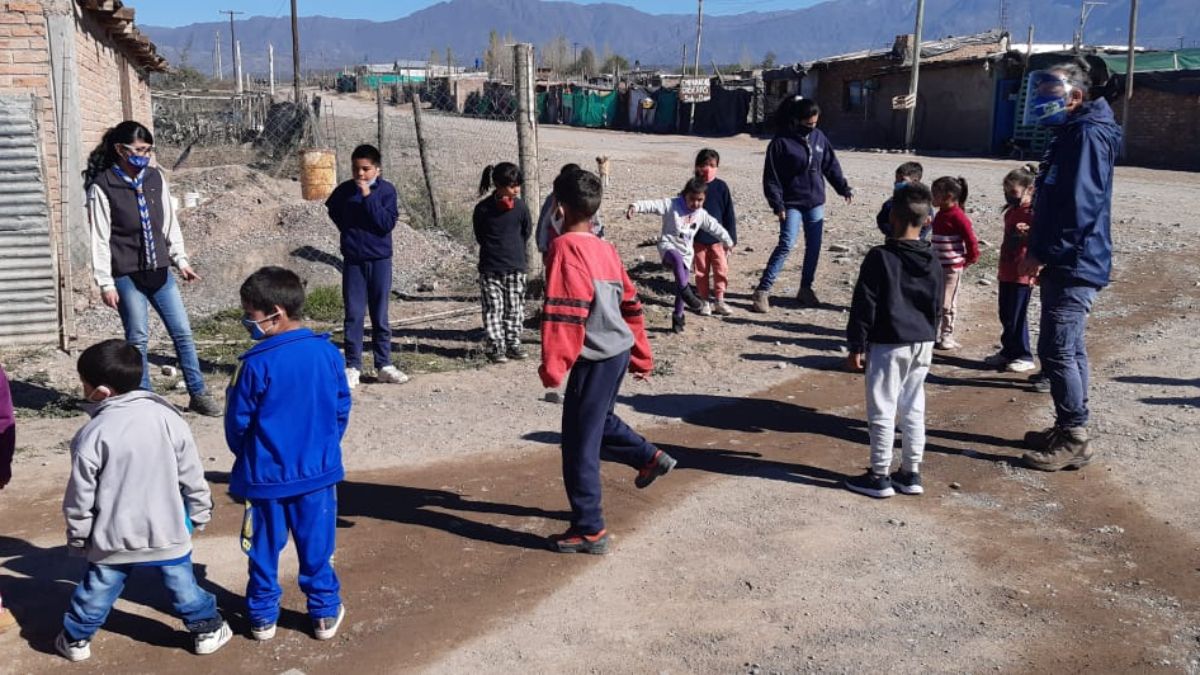 Los scouts del Distrito 3 de la Zona 28, correspondiente al Gran Mendoza y Valle de Uco, trabajan en diversos programas solidarios en los barrios m&aacute;s carenciados.