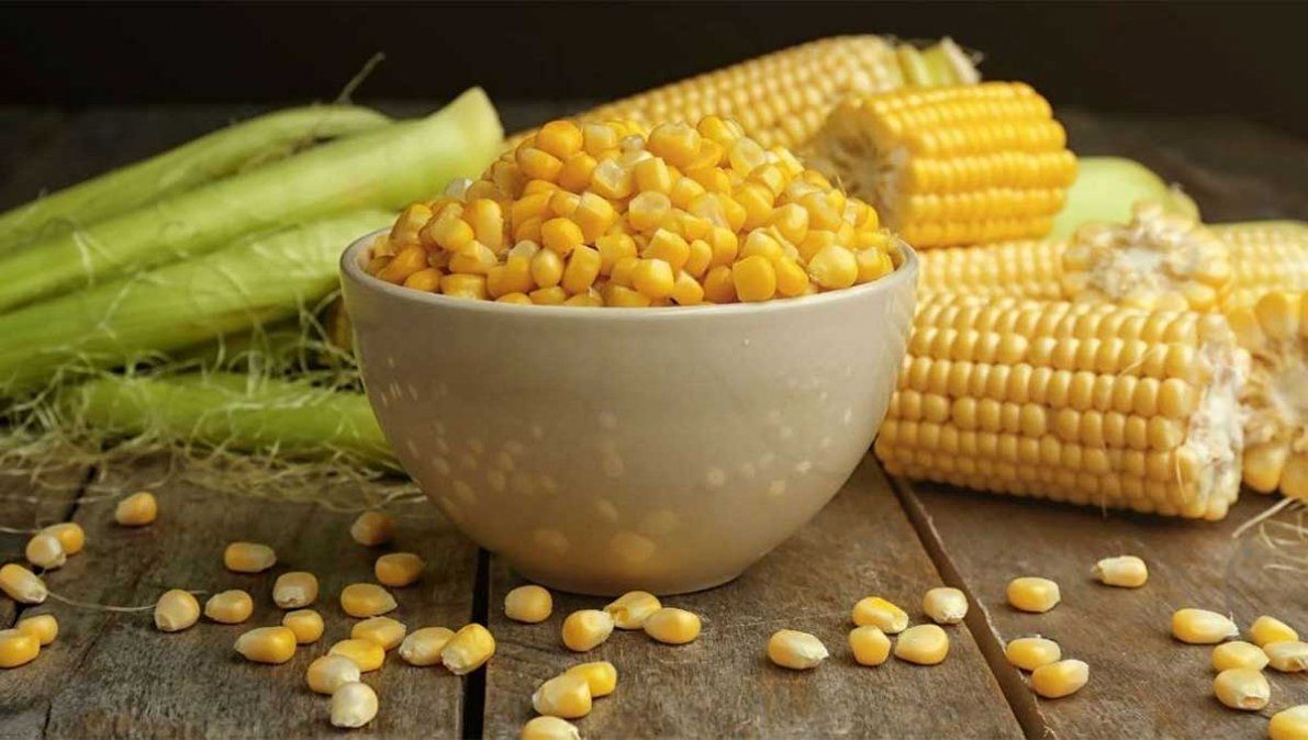 Desarrollo Social compró casi 180 toneladas de granos de choclo en lata para asistir a familias pobres ante la crisis económica profundizada por la pandemia.