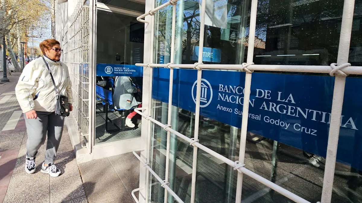 Los bancos sólo pagarán jubilaciones y pensiones este jueves, día de paro nacional. Los bancos sólo pagarán jubilaciones y pensiones este jueves, día de paro nacional.