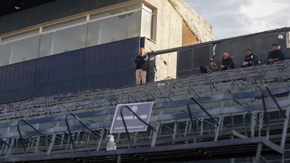 Carlos Castro intentó calmar las aguas en la Lepra