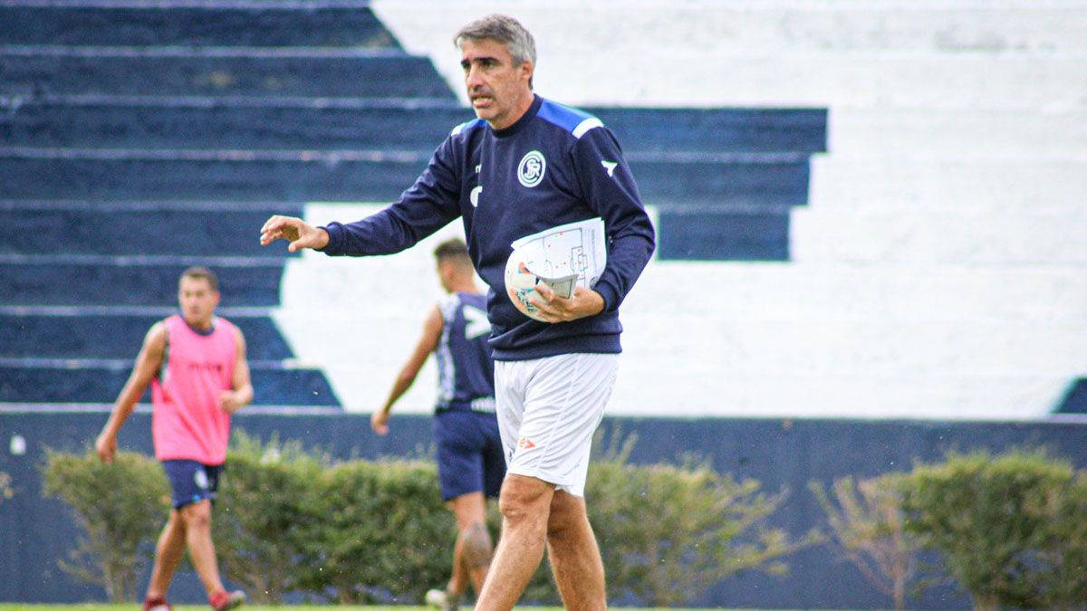 Gabriel Gómez mete cambios y uno es obligado por lesión