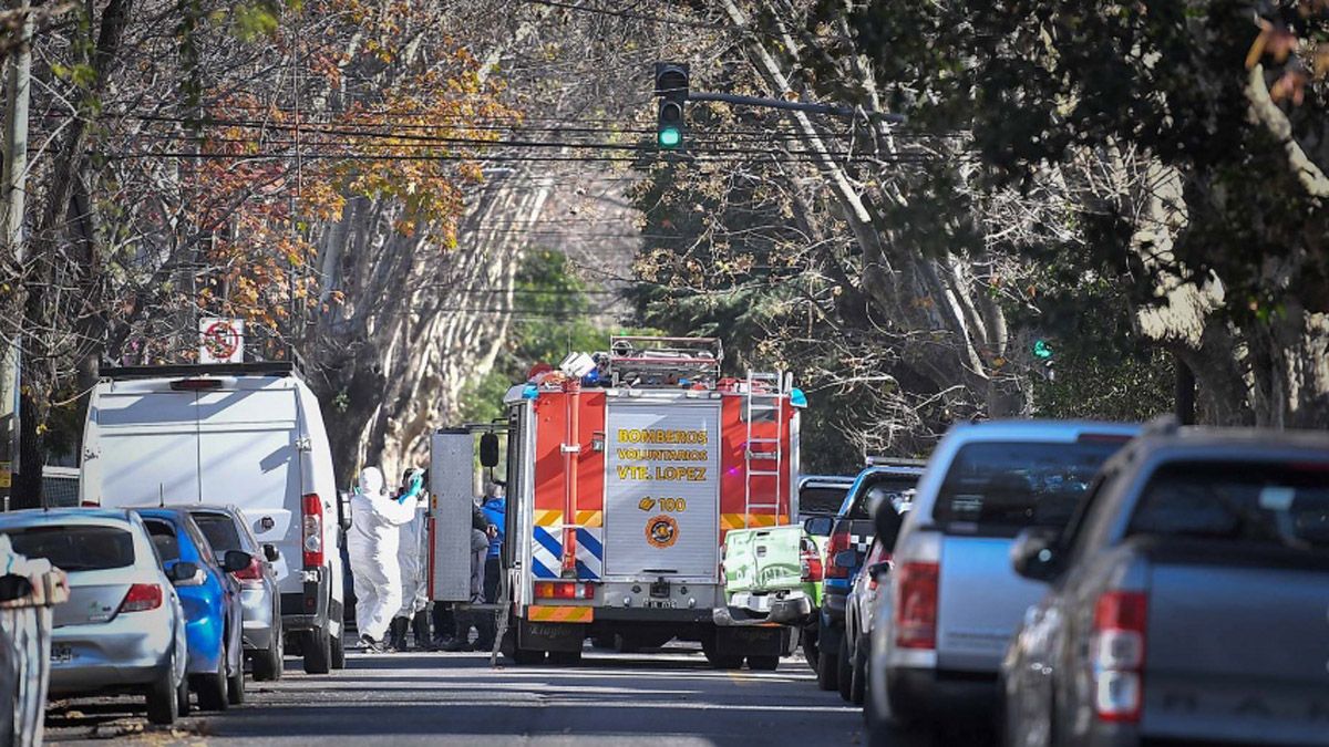 Los peritos de Policía Científica realizaron la investigación en la casa de Vicente López para obtener más información en este caso de doble homicidio seguido de suicidio