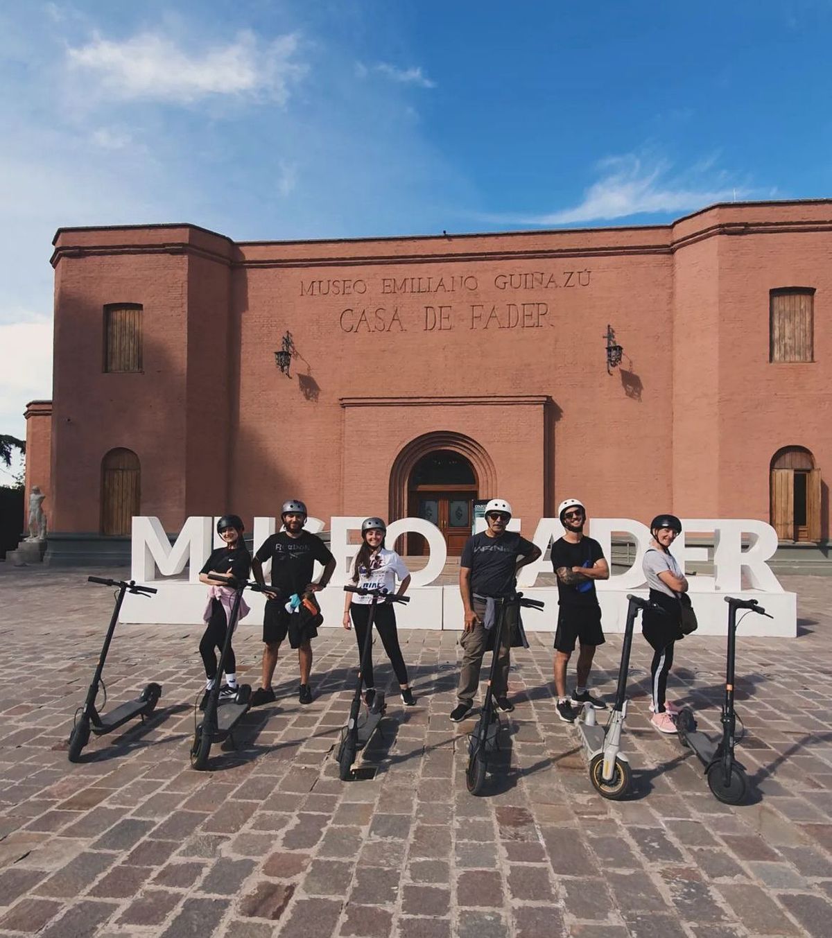 Ahora se puede recorrer bodegas en monopatín eléctrico. Ahora se puede recorrer bodegas en monopatín eléctrico.