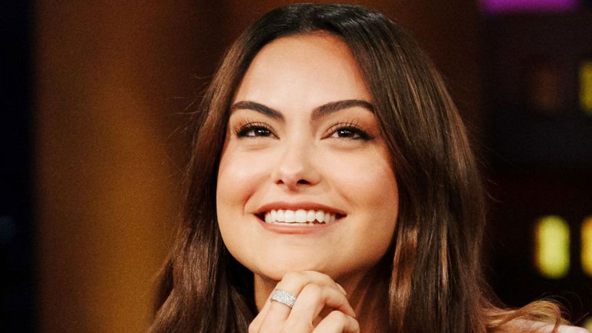 La actriz Camila Mendes se roba todas las miradas con su actuación en la película de Netflix.
