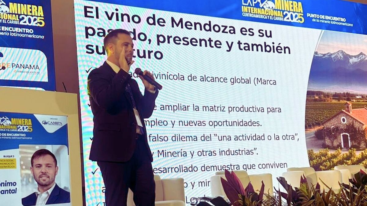 El director de Miner&iacute;a de Mendoza, Jer&oacute;nimo Shantal, durante la exposici&oacute;n en la feria internacional en Panam&aacute;.