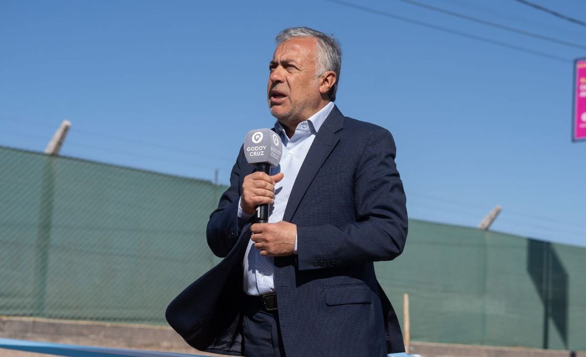 Alfredo Cornejo anunció el llamado a licitación para 12 áreas hidrocarburíferas.