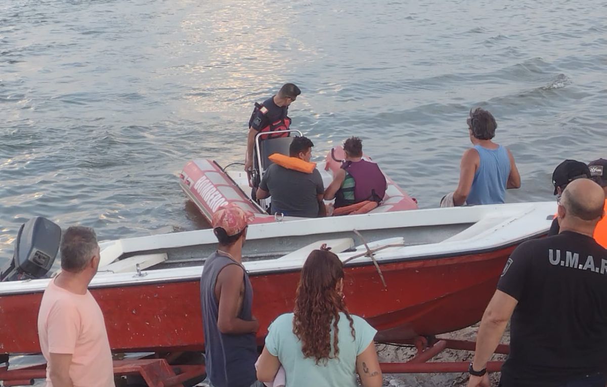 La Policía y Bomberos de El Carrizal hallaron al hombre que murió ahogado al meterse al agua para sacar una boya brillante. Imagen ilustrativa.