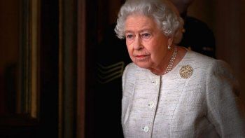¡Temor por la salud de la Reina Isabel! Uno de sus asistentes tiene coronavirus