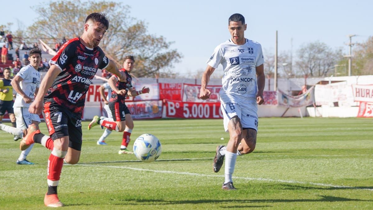 Javier Peñaloza es una de las figuras de Huracán Las Heras, que está en los primeros puestos.