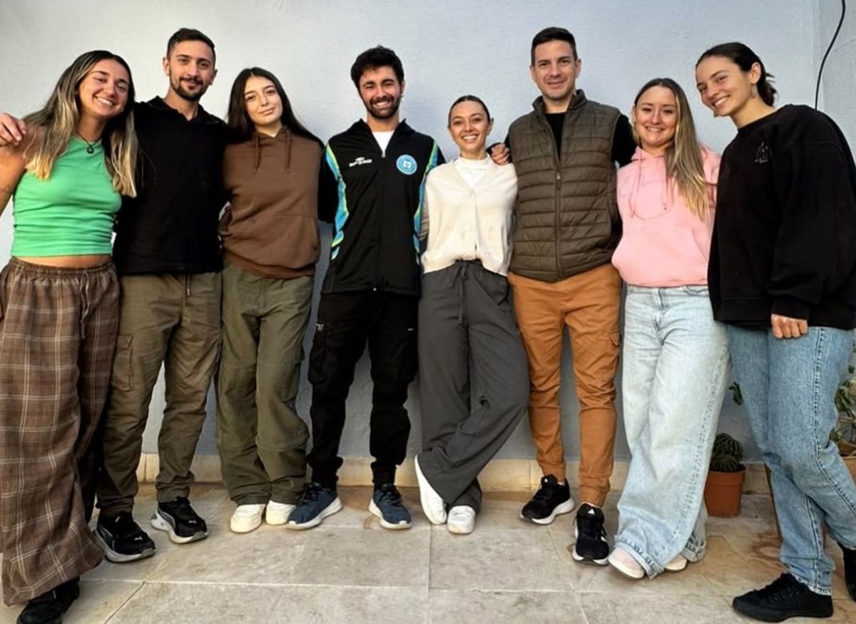 Federico Diedrich y Sofía Aballay junto a algunos de los profesionales que trabajan en EV-X. Federico Diedrich y Sofía Aballay junto a algunos de los profesionales que trabajan en EV-X.