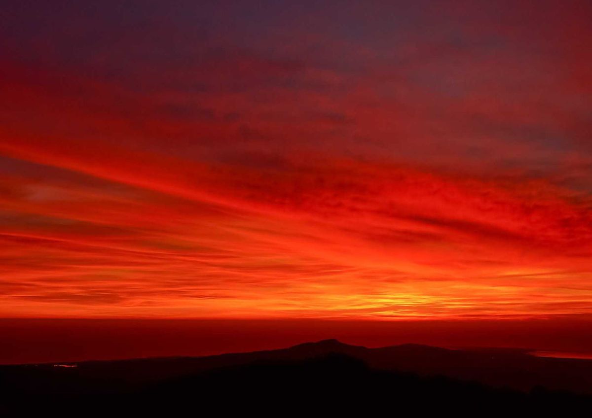 Por qué el cielo se ve de color rojo y naranja 