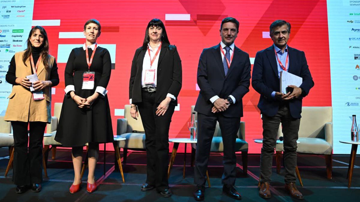 Jimena Latorre junto a sus pares de San Juan, Catamarca y Salta. Jimena Latorre junto a sus pares de San Juan, Catamarca y Salta.