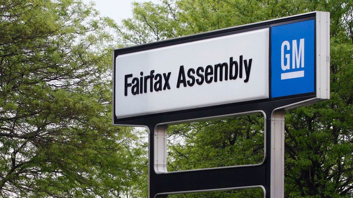 La empresa modificará mucho su fábrica, y por eso cambiará su fuerza de trabajo. La empresa modificará mucho su fábrica, y por eso cambiará su fuerza de trabajo.