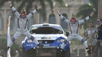 El Rally Dakar 2017 se puso en marcha frente a una multitud en Asunción