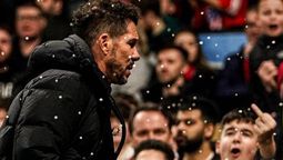 Simeone sufrió a los hinchas del Manchester United al finalizar el partido.