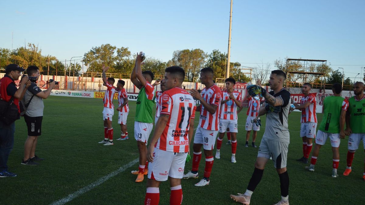 Los jugadores le agradecen a sus hinchas por el gran apoyo que tuvieron.