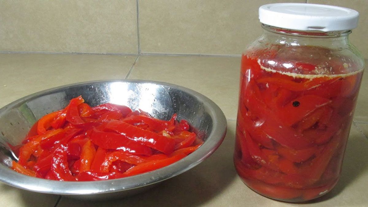 Esta receta de pimientos en escabeche es de las más elaboradas. Esta receta de pimientos en escabeche es de las más elaboradas.