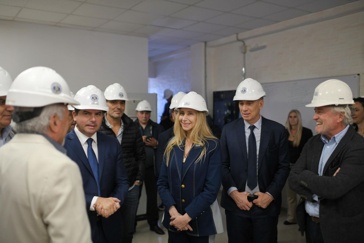 El gobernador de San Juan, Marcelo Orrego; la secretaria general de la Presidencia, Karina Milei, y Diego Santilli, durante la visita oficial. El gobernador de San Juan, Marcelo Orrego; la secretaria general de la Presidencia, Karina Milei, y Diego Santilli, durante la visita oficial.