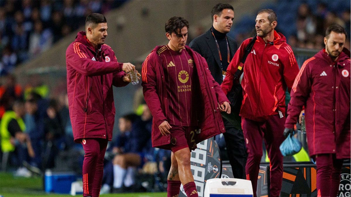 Los estudios determinaron que Paulo Dybala solo recibió un duro golpe en el empate de la Roma en Portugal. Se descartaron lesiones ligamentarias y de esguince. Los estudios determinaron que Paulo Dybala solo recibió un duro golpe en el empate de la Roma en Portugal. Se descartaron lesiones ligamentarias y de esguince.