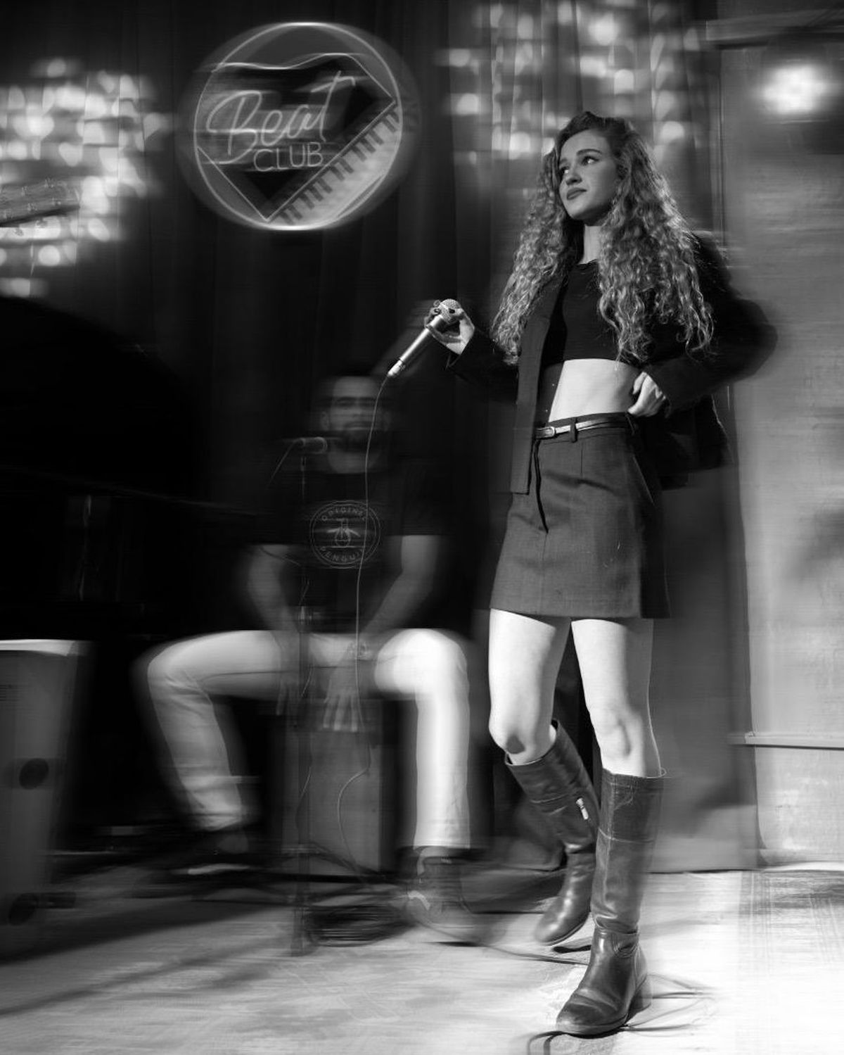 Explicó que a Berklee entra el 10% de la gente, que son 1.000 personas de las alrededor de 10.000 que audicionan por año. Explicó que a Berklee entra el 10% de la gente, que son 1.000 personas de las alrededor de 10.000 que audicionan por año.